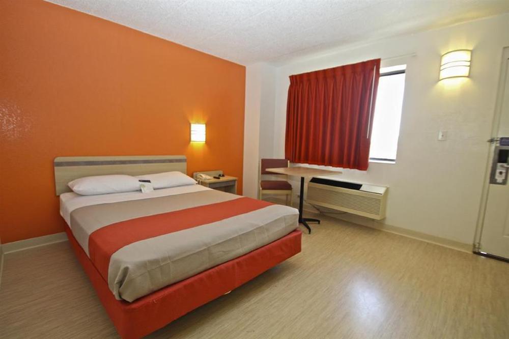 Motel 6 Chicago Southwest - Aurora Bilik gambar